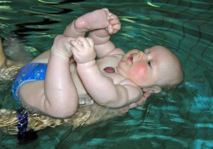 Babyswimming - Anders having fun with his feet